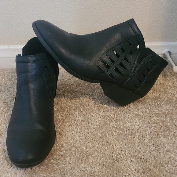 Black Boots - Picture 2 of 4